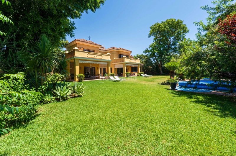 Foto 4150fd80-4913-4e0a-b48e-f31c81262e85. Casa amb xemeneia aparcament piscina a Casasola Estepona