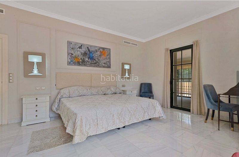 Foto a6e3543f-8ca2-4134-923d-5936f5a1b251. Casa amb xemeneia aparcament piscina a Casasola Estepona