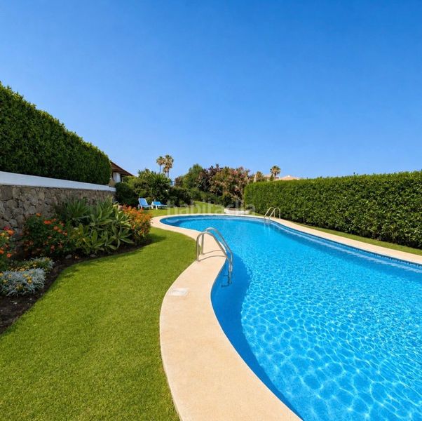 Foto 89947233-4312-41e4-839b-8a7340851798. Pis amb xemeneia aparcament piscina a Buenas Noches Estepona