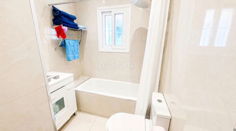 Foto a79f8a11-4785-40d0-a0ac-b7dc6ba75679. Pis amb xemeneia aparcament piscina a Buenas Noches Estepona