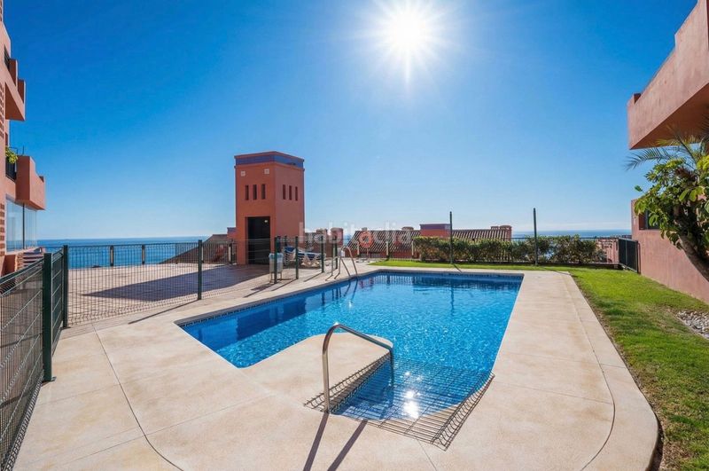 Foto 05396e36-9fe8-412e-ab89-9f8fa4eeaffa. Pis amb xemeneia aparcament piscina a Calahonda Mijas