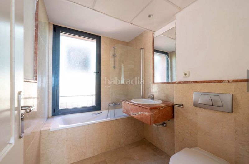 Foto bec2091d-beb4-4ae3-afd7-e4a776be2d27. Pis amb xemeneia aparcament piscina a Calahonda Mijas