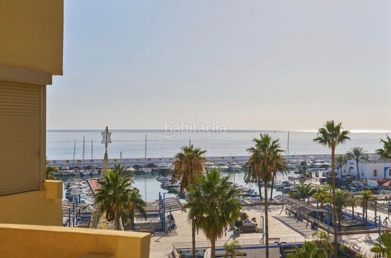 Foto 711756bd-a205-4733-beab-ac75b81025d2. Pis amb xemeneia piscina a Playa Bajadilla - Puertos Marbella