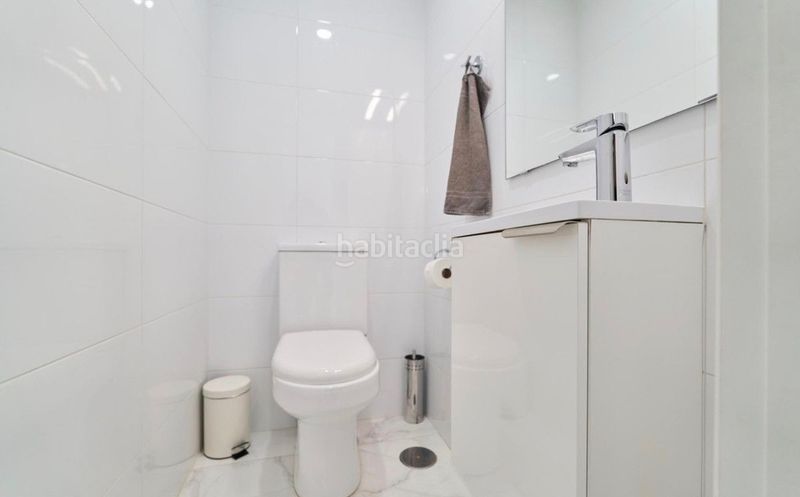 Foto a6aca86f-8893-48c0-8d97-1f65825ae509. Pis amb xemeneia piscina a Playa Bajadilla - Puertos Marbella