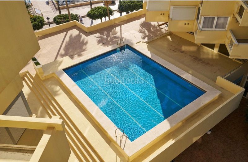 Foto a6cdffcf-50e2-4048-b9df-5d166203ddf4. Pis amb xemeneia piscina a Playa Bajadilla - Puertos Marbella