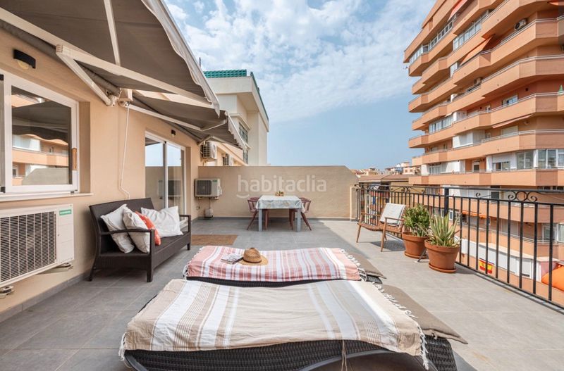 Foto a66bb72b-c00e-410b-8893-a3530a371cfc. Àtic amb xemeneia a Playa de los Boliches Fuengirola