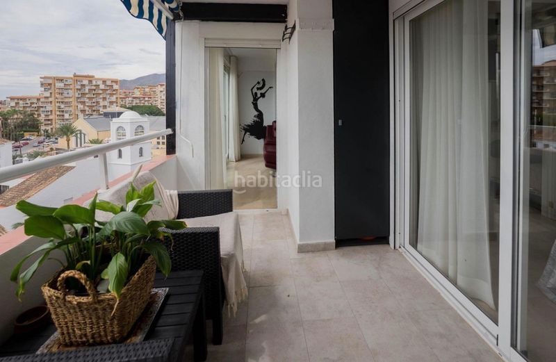 Foto d00fed4c-6682-4b30-b410-dcd735113577. Pis amb xemeneia piscina a Solymar Benalmádena