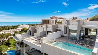 Xalet a Urbanización artola alta 5. Chalet con panoramica vista a mar, desde piscina privada en marb