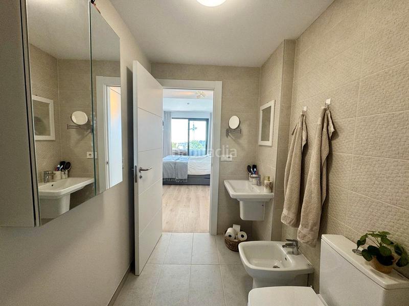 Foto 3d7bd24a-5295-4eb3-ab25-21a6c2508f51. Piso en calle luis buñuel 5 stylish apartment with large terrasse and panoramic views en Estepona