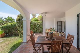 Pis a Urbanizacion la quinta s/n. Apartment with a private garden with views  to the lake on the p