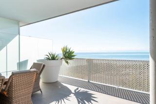 Pis a Solymar. Luxury 2-bed, 2-bath ground-floor apartment in higuerón, benalmá
