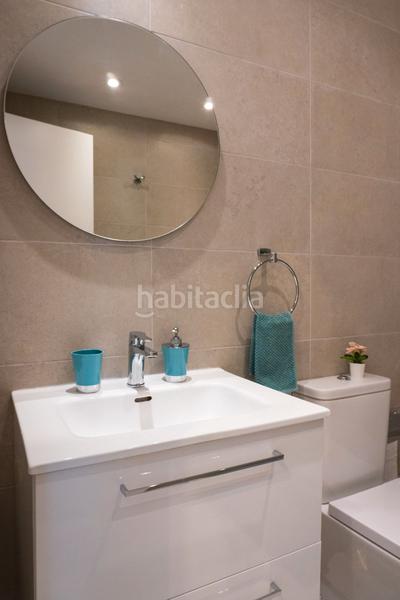 Foto 4223b58b-c668-4ca2-b16f-35d480ac5956. Piso en avenida luis peralta 5 second line from the beach in a world class resort! oportunity! en Mijas