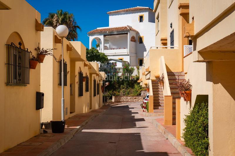 Foto 4e98f13b-3c12-4628-8758-af8d76371e09. Piso en avenida luis peralta 5 second line from the beach in a world class resort! oportunity! en Mijas
