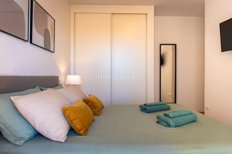 Foto 5703bcbc-9a7c-419f-9a5f-7d10ceb77c4f. Piso en avenida luis peralta 5 second line from the beach in a world class resort! oportunity! en Mijas