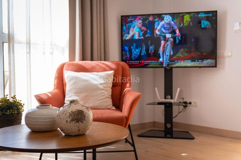 Foto b2a43e95-c4dc-4296-a1b2-8e6921cd132a. Piso en avenida luis peralta 5 second line from the beach in a world class resort! oportunity! en Mijas