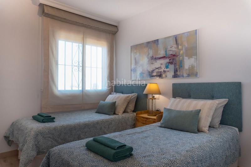 Foto c442c7ec-e427-4676-8454-c40f7f5a4dae. Piso en avenida luis peralta 5 second line from the beach in a world class resort! oportunity! en Mijas