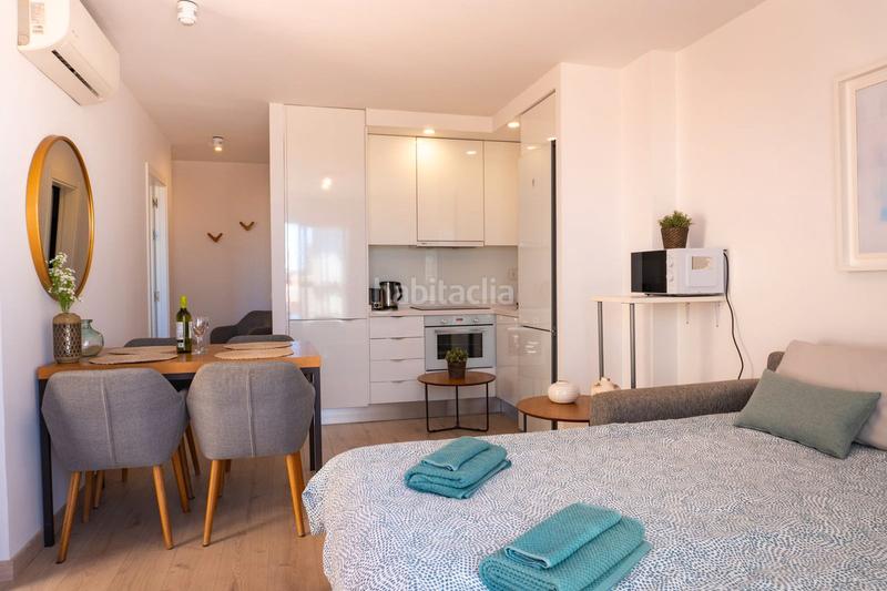 Foto e11a1e8f-fd5b-4ca7-be46-55d66b2b9198. Piso en avenida luis peralta 5 second line from the beach in a world class resort! oportunity! en Mijas