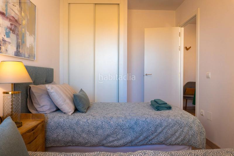 Foto e76370fe-ec16-465e-8559-bf2596d626f1. Piso en avenida luis peralta 5 second line from the beach in a world class resort! oportunity! en Mijas