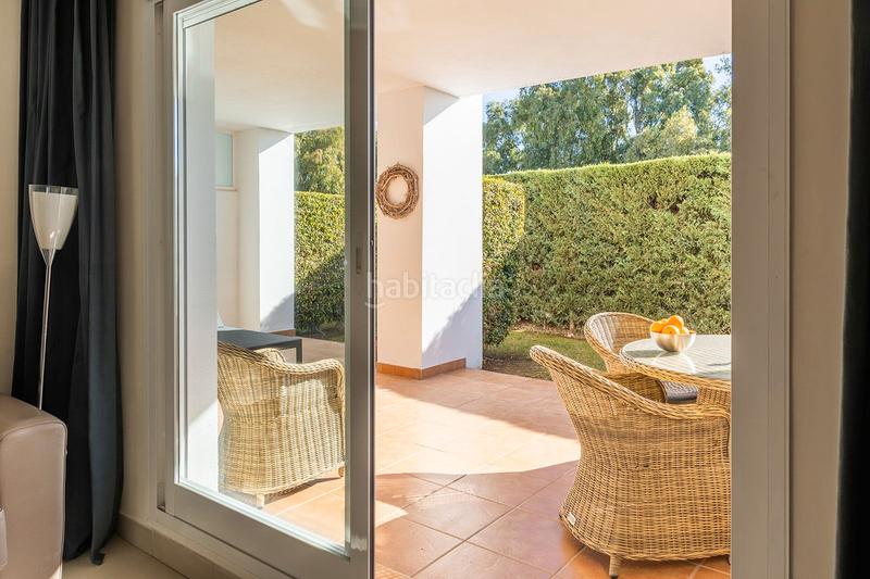 Foto 36e6f65a-15ef-4d3a-bd1d-a88698bc3140. Piso charming ground floor apartment with private garden and resort-style amenities en Estepona