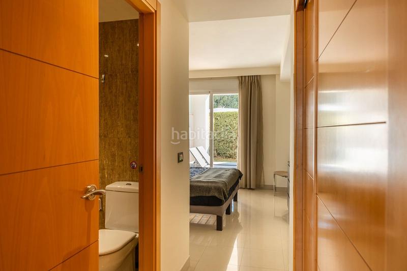 Foto 5a78f090-3e6e-4070-bd57-3b6e8213a519. Piso charming ground floor apartment with private garden and resort-style amenities en Estepona