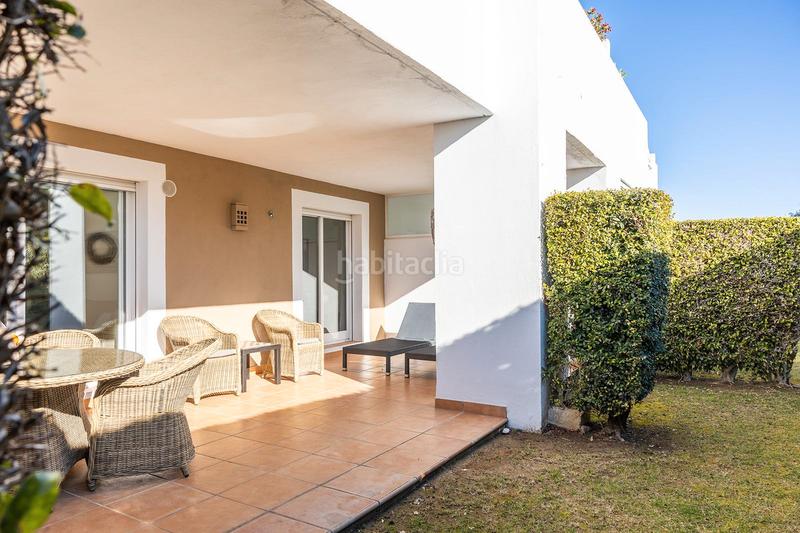 Foto 7b963a75-0f2f-4da7-9e1f-6365859d6964. Piso charming ground floor apartment with private garden and resort-style amenities en Estepona
