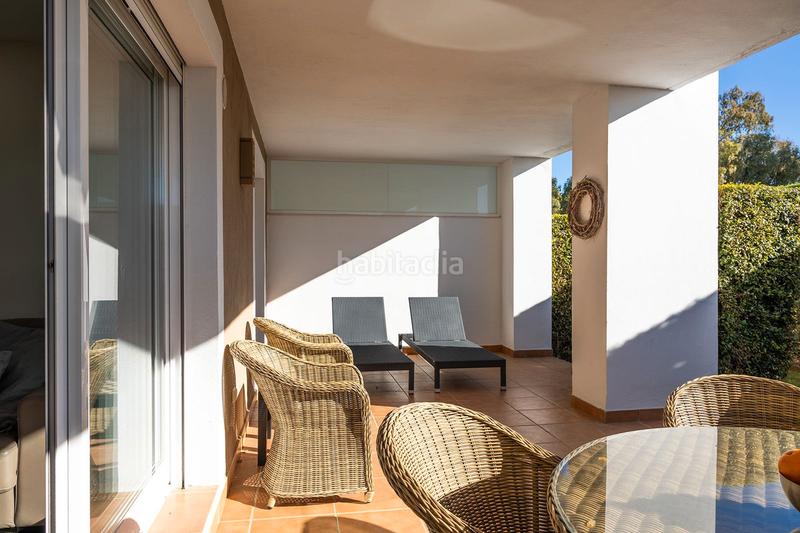 Foto b6a53076-44c4-4078-8882-8970c89ac7b3. Piso charming ground floor apartment with private garden and resort-style amenities en Estepona