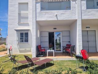 Pis a Puerto de la Duquesa. Lovely 3-bedroom, 2-bathroom ground-floor apartment in la duques