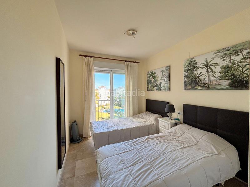 Foto 1125fa0c-20c5-4984-9518-055ebbdc1937. Piso beautiful 2-bedroom, 2-bathroom apartment in la duquesa, featuring a private terrace en Manilva