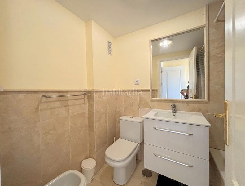 Foto 19433dc7-a62d-452d-8fd2-b05359277b32. Piso beautiful 2-bedroom, 2-bathroom apartment in la duquesa, featuring a private terrace en Manilva