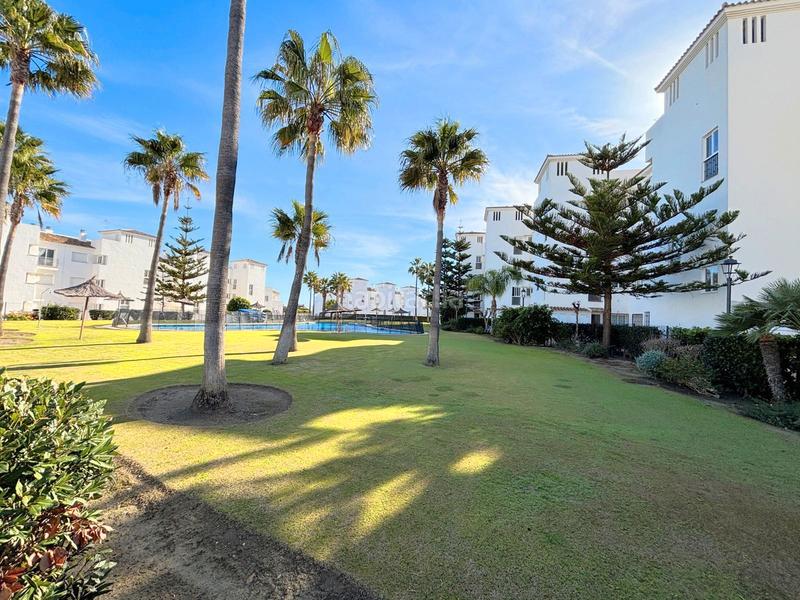 Foto 1f3af150-4ed1-4545-bf4b-57b1fd91f05f. Piso beautiful 2-bedroom, 2-bathroom apartment in la duquesa, featuring a private terrace en Manilva