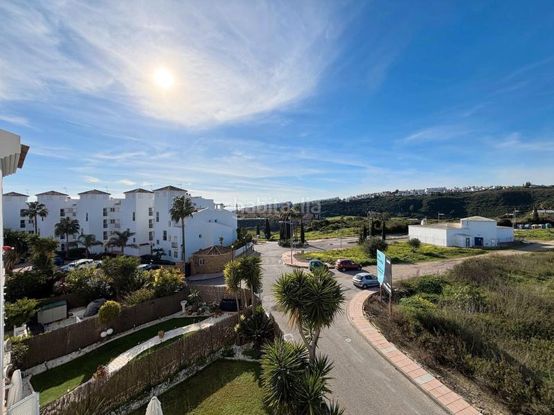 Foto 523f2e8e-48c5-4fb4-ba87-d130be7516f0. Piso beautiful 2-bedroom, 2-bathroom apartment in la duquesa, featuring a private terrace en Manilva