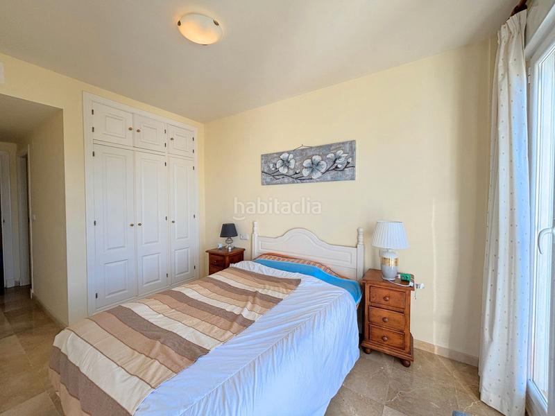 Foto a18f9b5f-7cb9-47e5-a09c-df3eb9cb52a1. Piso beautiful 2-bedroom, 2-bathroom apartment in la duquesa, featuring a private terrace en Manilva