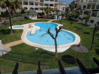 Apartament a Puerto de la Duquesa. Modern 2-bedroom apartment in prime la duquesa location