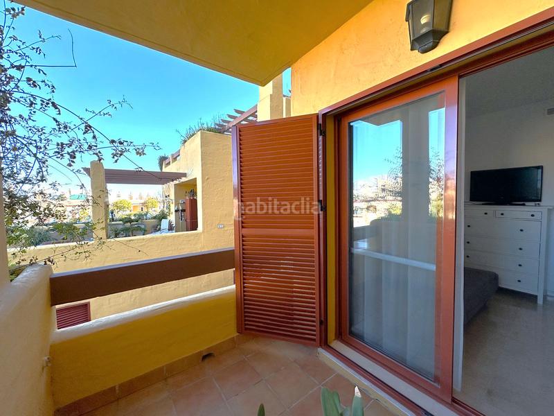 Foto f7c9651e-422a-48d8-b0af-3c1b81f51be5. Piso charming apartment with large terrace & sea views – la duquesa en Manilva