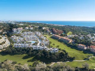 Pis en Puerto de cabopino 1. Vista al golf 1 linia. oportunidad! grande jardin privado!
