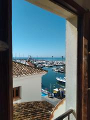Piso en Puerto de la Duquesa. Renovated apartment in la duquesa – prime beachside location