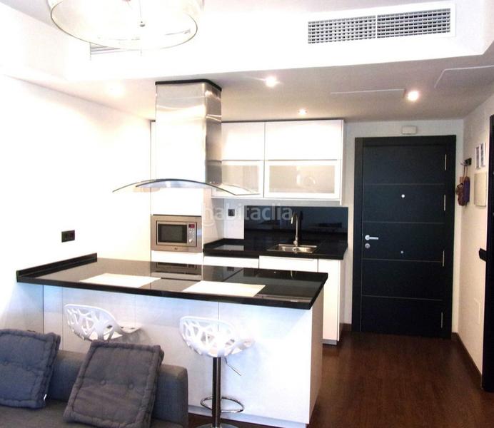 Foto 36d66dfc-e8fe-4746-bbcb-e795d1bec548. Pis amb xemeneia a Playa Bajadilla - Puertos Marbella