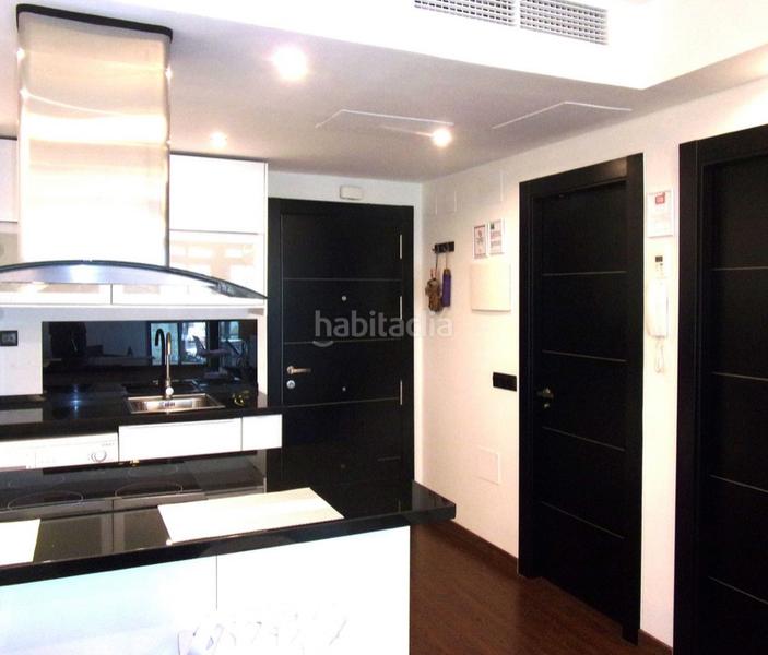 Foto 51df8a94-b03b-421b-9eca-89fd50d91a9d. Pis amb xemeneia a Playa Bajadilla - Puertos Marbella