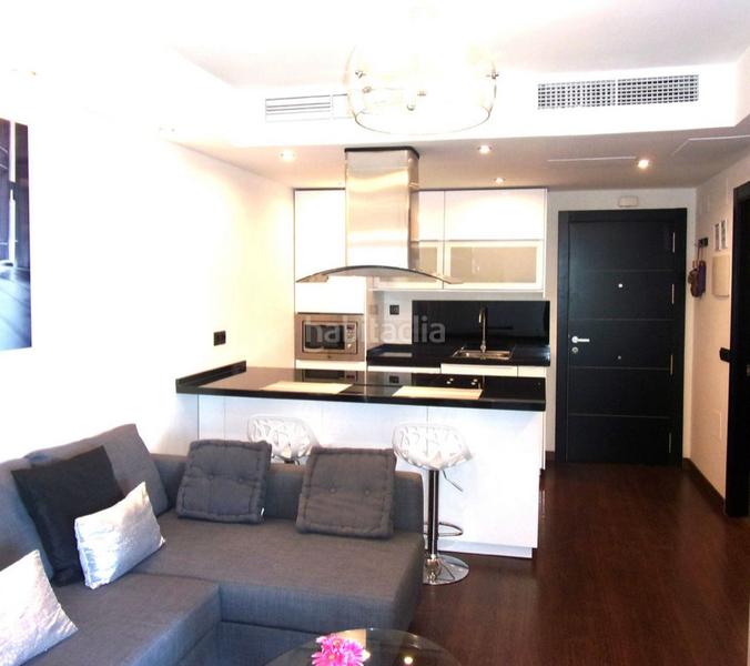 Foto 9670c85a-fc1d-434d-b595-bf72a807aeca. Pis amb xemeneia a Playa Bajadilla - Puertos Marbella