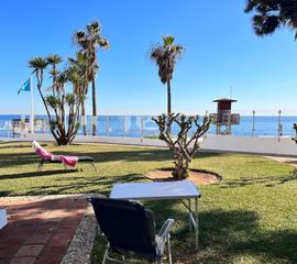 Piso en Calahonda. Exceptional front-line beach property in calahonda