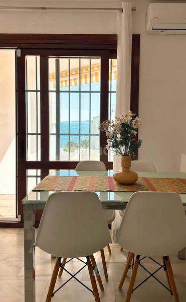 Foto 06edef16-0f6a-4380-98da-c617f4c179c5. Pis amb xemeneia aparcament a Puerto Marina Benalmádena