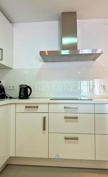 Foto 2cc38d04-f80b-4cec-af37-f759a73118e4. Pis amb xemeneia aparcament a Puerto Marina Benalmádena