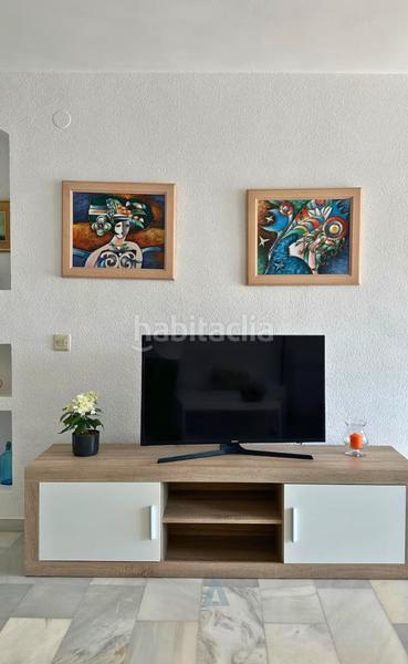 Foto 38755609-3e40-4d72-a61f-6ce81a98df44. Pis amb xemeneia aparcament a Puerto Marina Benalmádena