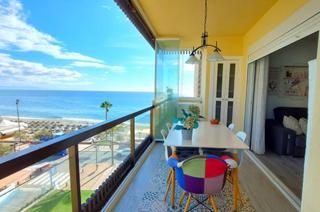 Piso en Los Boliches. Luxury frontline beach apartment in fuengirola