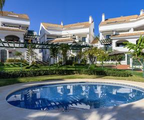 Piso en Nueva Alcántara. San pedro de alcántara exquisite beachfront apartment with sweep