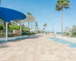 Piso en Centro. Impeccable apartment just steps from the beach in the heart of e