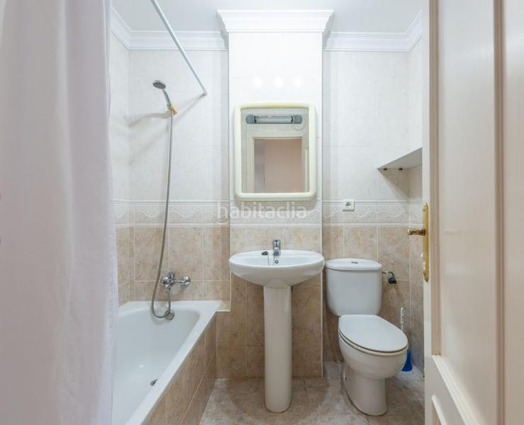 Foto 2618178b-c624-4979-ac87-571ee50df47f. Piso impeccable apartment just steps from the beach in the heart of en Estepona