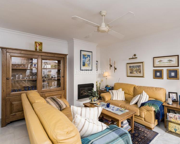 Foto 22f43a57-3883-427e-8718-feb4f0e1539f. Pis amb xemeneia a Zona de Punta Plata Estepona