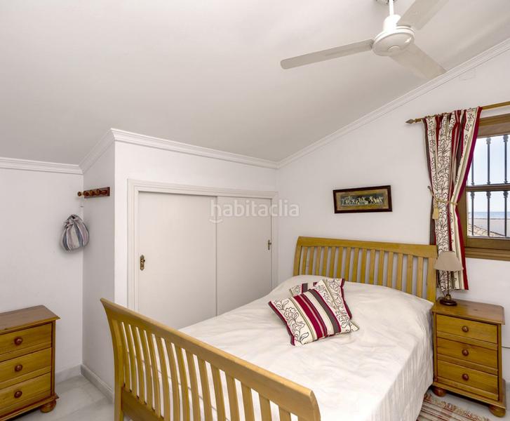 Foto 2c4d846a-a5d0-4f51-8110-9b2ee31675a5. Pis amb xemeneia a Zona de Punta Plata Estepona