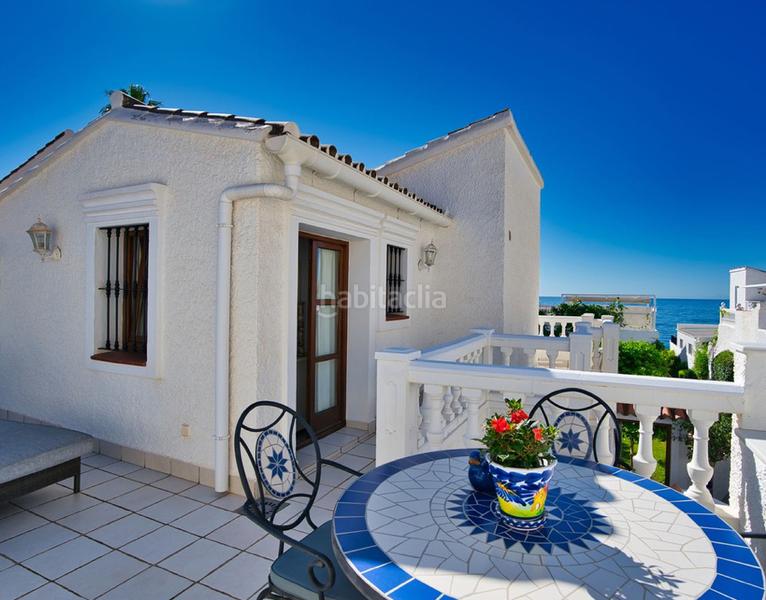 Foto b6001dc3-2604-425a-a59b-3dacfad8db2c. Pis amb xemeneia a Zona de Punta Plata Estepona